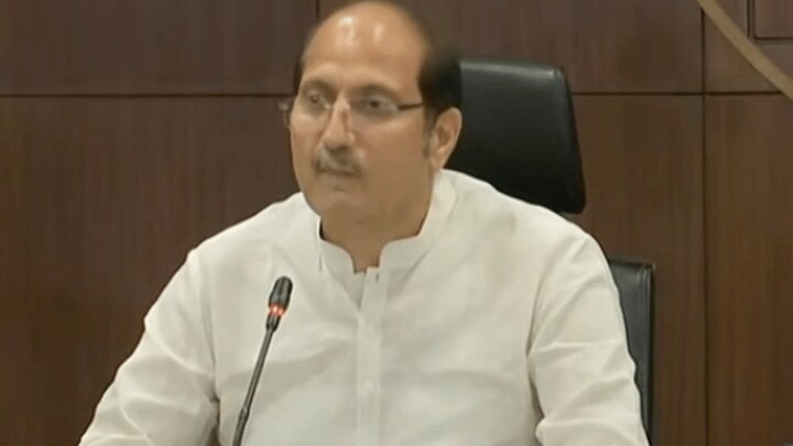 गन्ना मंत्री ने अखिलेश-मायावती से की तुलना, बताया सरकार ने गन्ना किसानों के लिए क्या किया UP Tak