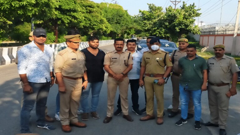 नोएडा पुलिस ने मुठभेड़ के बाद 2 बदमाशों को किया गिरफ्तार, एक के पैर में लगी गोली UP Tak