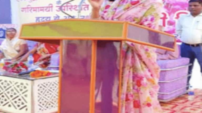 कांग्रेस से बागी MLA अदिति सिंह ने प्रियंका पर साधा निशाना, कभी गांधी परिवार के थीं करीब UP Tak