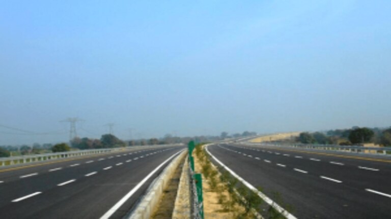 लखनऊ-आगरा एक्सप्रेसवे बनाने के दौरान हुई गड़बड़ी? CAG रिपोर्ट से जमीन सौदे पर उठे सवाल UP Tak