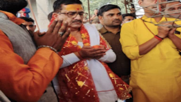 वसीम रिजवी बने जितेंद्र नारायण सिंह त्यागी, जानिए मुस्लिम से हिंदू बनने की पूरी कहानी UPTak
