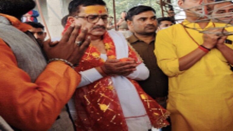 वसीम रिजवी बने जितेंद्र नारायण सिंह त्यागी, जानिए मुस्लिम से हिंदू बनने की पूरी कहानी UP Tak