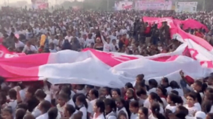 योगी जी भीड़ जुटाकर मोबाइल बांट सकते हैं, लेकिन मैराथन नहीं होने दे रहे: कांग्रेस UP Tak