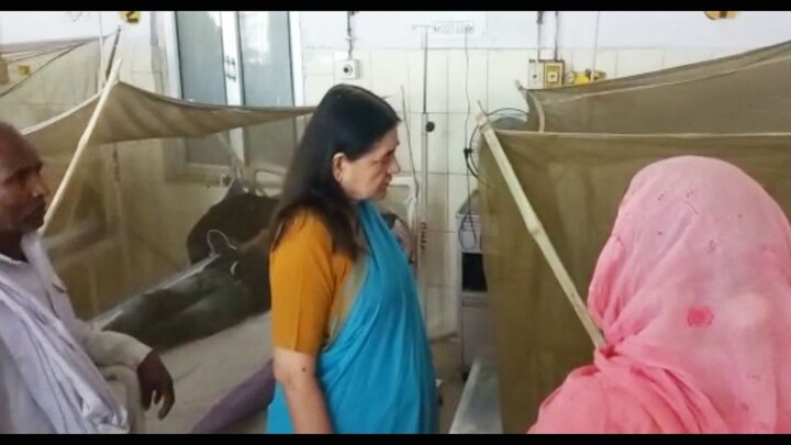 सुल्तानपुर: सांसद मेनका गांधी ने जिला अस्पताल का किया औचक निरीक्षण, डॉक्टरों को दी हिदायत UP Tak