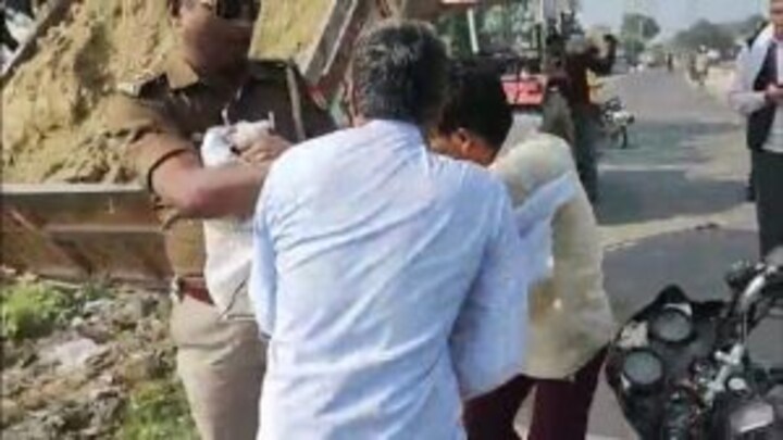 हमीरपुर: बेखौफ खनन माफियाओं ने पुलिस टीम पर बोला हमला, 2 पुलिसकर्मी घायल UP Tak