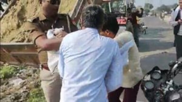 हमीरपुर: बेखौफ खनन माफियाओं ने पुलिस टीम पर बोला हमला, 2 पुलिसकर्मी घायल UP Tak