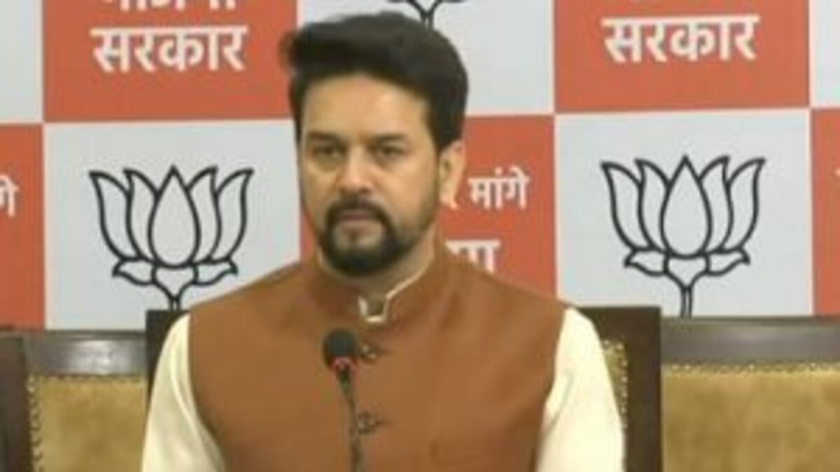 ममता बनर्जी पर बोले अनुराग, ‘अखिलेश UP को अपमानित करने वाली महिला को लेने क्यों गए?’ UP Tak