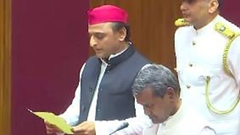 ‘केवल बेंच बदल गई’, नेता विपक्ष पद की शपथ लेते ही बदल गए अखिलेश के तेवर, ये कहा UP Tak