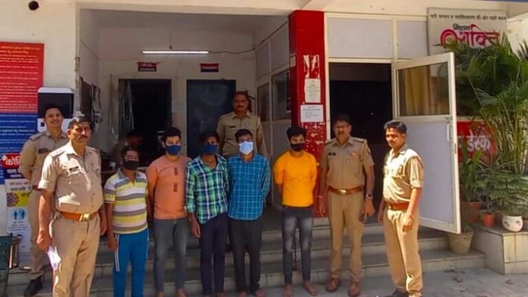 गाजियाबाद: स्पा सेंटर में देह व्यापार! अश्लील वीडियो से पकड़े गए, 4 महिलाएं समेत 9 अरेस्ट UP Tak