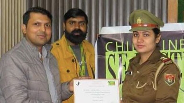 मेरठ: एक लाख रुपये की रिश्वत मांगने के आरोप में महिला थाना प्रभारी और दारोगा निलंबित UP Tak