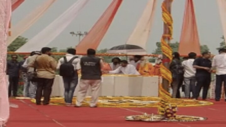 राम मंदिर के गर्भगृह निर्माण के लिए रखी गई पहली शिला, CM योगी बोले- यह राष्ट्र मंदिर होगा UP Tak