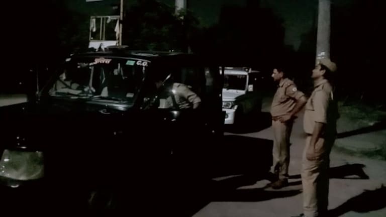 गाजियाबाद में मिली युवती की जलती हुई लाश, किसने दिया वारदात को अंजाम? जांच में जुटी पुलिस UP Tak