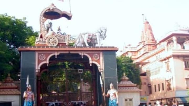 विश्व हिंदू परिषद का आरोप- ‘ईसाई मिशनरियों ने मथुरा में की धर्म परिवर्तन कराने की कोशिश’ UP Tak