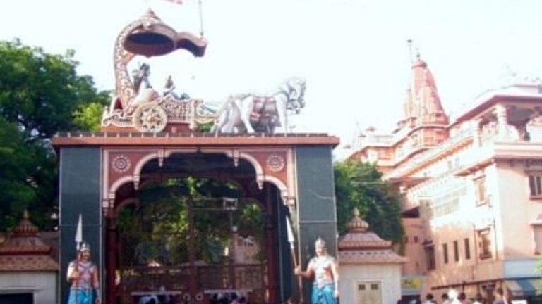 विश्व हिंदू परिषद का आरोप- ‘ईसाई मिशनरियों ने मथुरा में की धर्म परिवर्तन कराने की कोशिश’ UP Tak