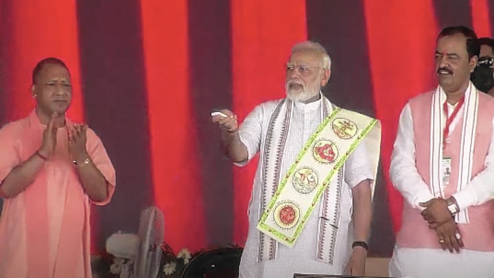 पीएम मोदी ने बुंदेलखंड एक्सप्रेसवे का किया उद्घाटन, जानें यूपी के लिए ये क्यों है खास UP Tak