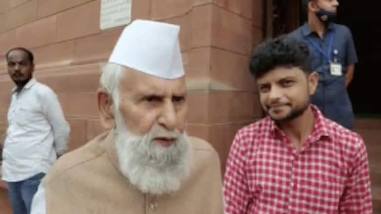 ‘हर घर तिरंगा’ अभियान पर SP सांसद बर्क बोले- ये मुल्क का झंडा, वो हमें मुल्क का मानते नहीं UP Tak