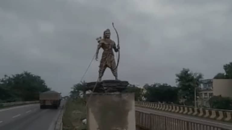 अयोध्या को राममय बनाने की तैयारी! हाईवे पर लगवाई जा रहीं भगवान राम के कई रूपों की मूर्ति UPTak