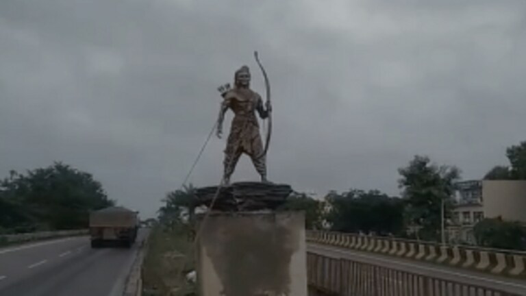 अयोध्या को राममय बनाने की तैयारी! हाईवे पर लगवाई जा रहीं भगवान राम के कई रूपों की मूर्ति UP Tak