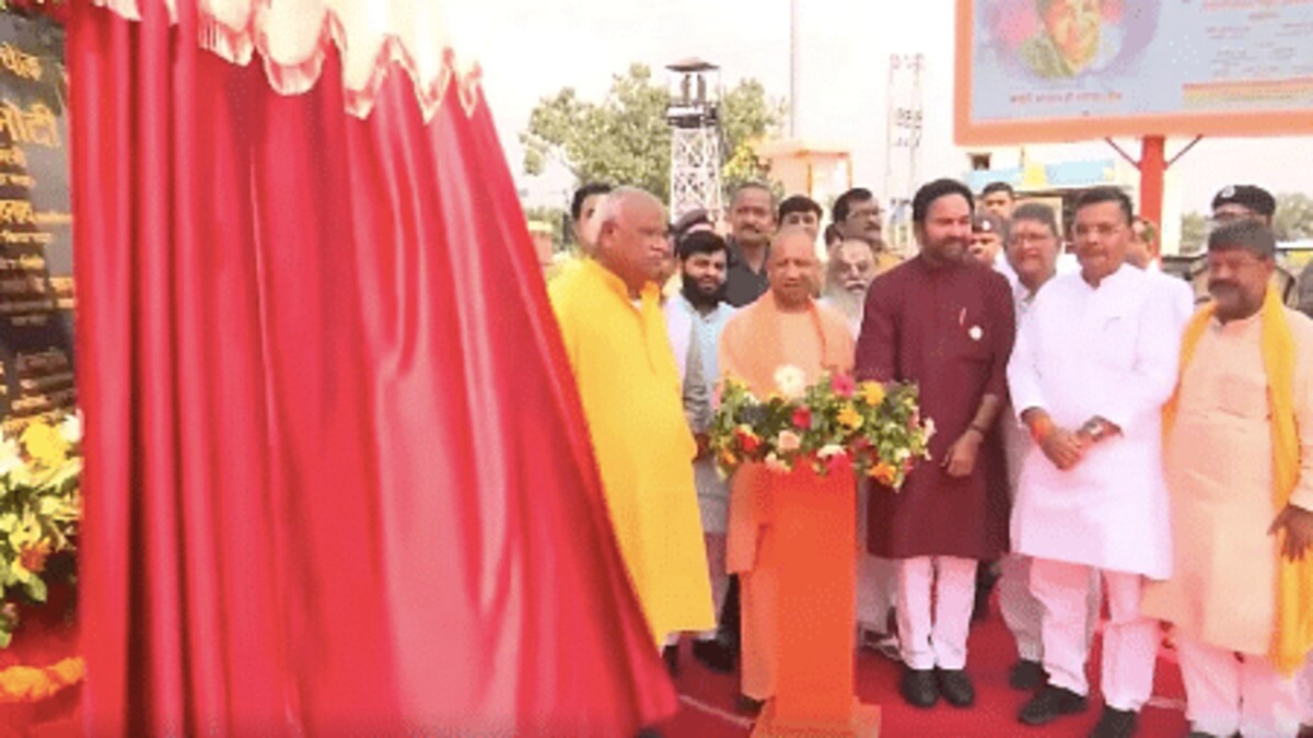 CM योगी ने अयोध्या में लता मंगेशकर चौक का किया उद्घाटन, साथ ही शहरवासियों से की ये अपील UP Tak