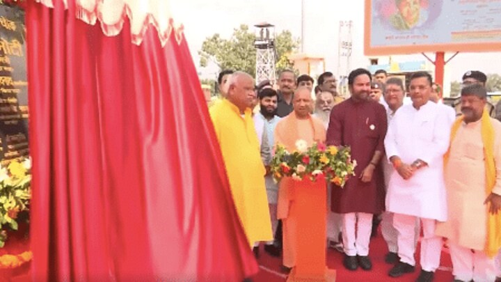 CM योगी ने अयोध्या में लता मंगेशकर चौक का किया उद्घाटन, साथ ही शहरवासियों से की ये अपील UP Tak