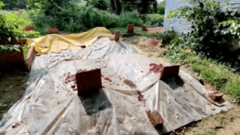 आगरा: कब्रिस्तान में तोड़ी जाएंगी पक्की कब्र! नोटिस हुआ जारी, जानें क्यों होगा ये ऐक्शन UP Tak