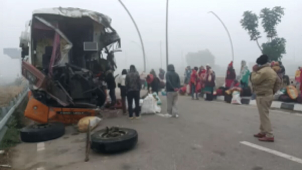 उन्नाव में घने कोहरे के बीच ट्रक से टकराई बस, चार लोगों की मौत, पांच घायल UP Tak
