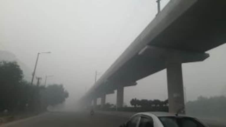 आतिशबाजी का असर! नोएडा-गाजियाबाद में AQI पहुंचा 999 पर, इतना ही रिकॉर्ड कर सकता है सिस्टम UP Tak