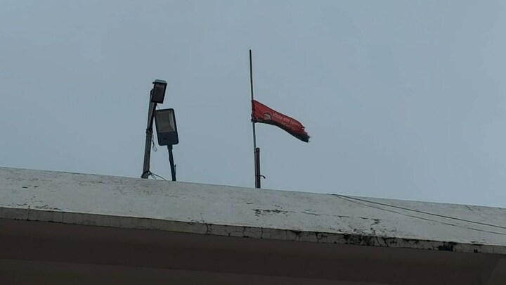 मुलायम सिंह का निधन: UP में तीन दिनों का राजकीय शोक, मैनपुरी में झुकाया गया SP का झंडा UP Tak