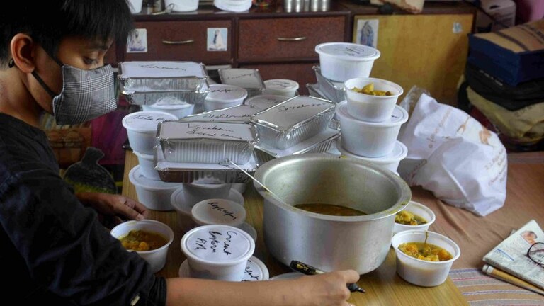 नोएडा-गाजियाबाद में रात 10 बजे के बाद फूड डिलीवरी स्टॉप! बढ़ी परेशानी UP Tak