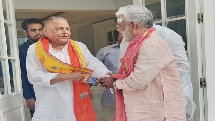 BJP प्रदेश अध्यक्ष स्वतंत्र देव सिंह SP संरक्षक मुलायम सिंह यादव से मिले, जाना कुशल क्षेम UP Tak