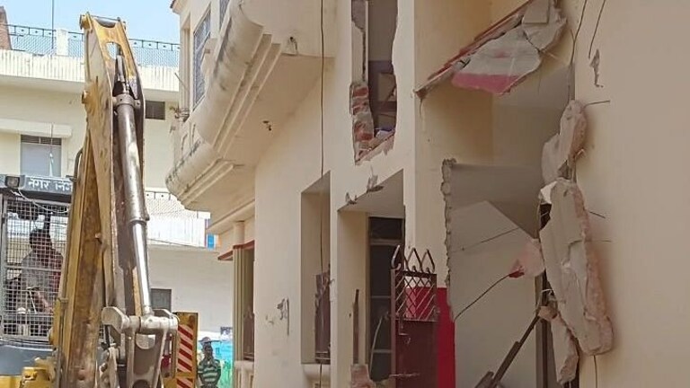 प्रयागराज: क्या 37 अन्य आरोपियों का भी घर गिराया जाएगा? जानिए पुलिस ने सौंपी कैसी लिस्ट UP Tak