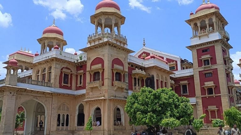 बढ़ी हुई फीस के बाद मासिक शुल्क प्रतिमाह मात्र 333 रुपये: इलाहाबाद विश्वविद्यालय की कुलपति UP Tak