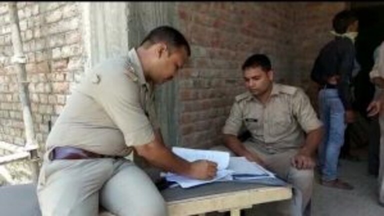 हरदोई: फंदे पर झूली युवती, सुसाइड नोट में बताया- युवक ने रेप कर वीडियो बॉयफ्रेंड को भेजा UP Tak