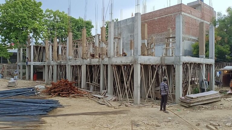 प्रयागराज: माफिया अतीक अहमद के कब्जे से मुक्त कराई जमीन पर फ्लैट लेने वाले 2090 लोग आए UP Tak