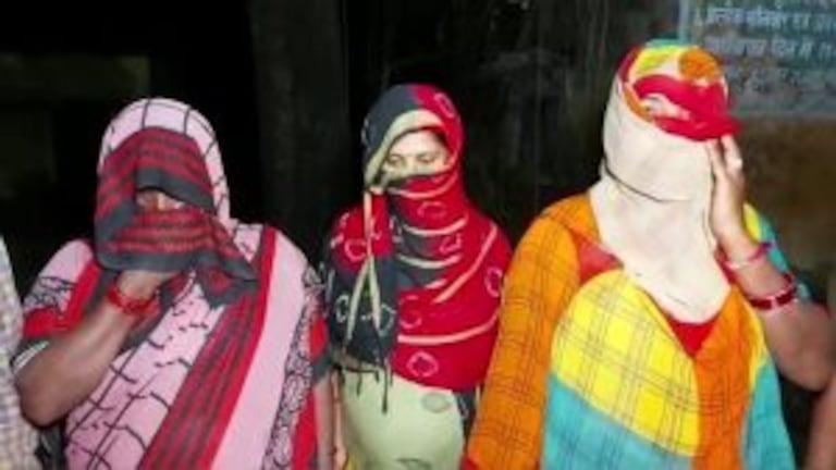 हरदोई: रास्ता भटक गई किशोरी को बंधक बनाकर 3 सालों से वेश्यावृत्ति करा रही थीं महिलाएं! UP Tak