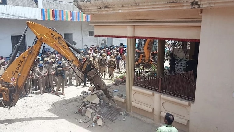 प्रयागराज हिंसा के आरोपी जावेद का घर जमींदोज किए जाने के खिलाफ HC में याचिका दायर UP Tak