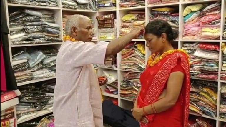महराजगंज: 20 साल से एक दूसरे से दूर थे पति-पत्नी, मेले की इस बात से पिघले, मिले और रो पड़े UP Tak
