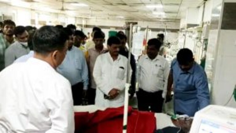 इटावा: शिवपाल यादव की सुरक्षा में चल रही गाड़ी को रोडवेज ने मारी टक्कर, 5 सुरक्षाकर्मी घायल UP Tak