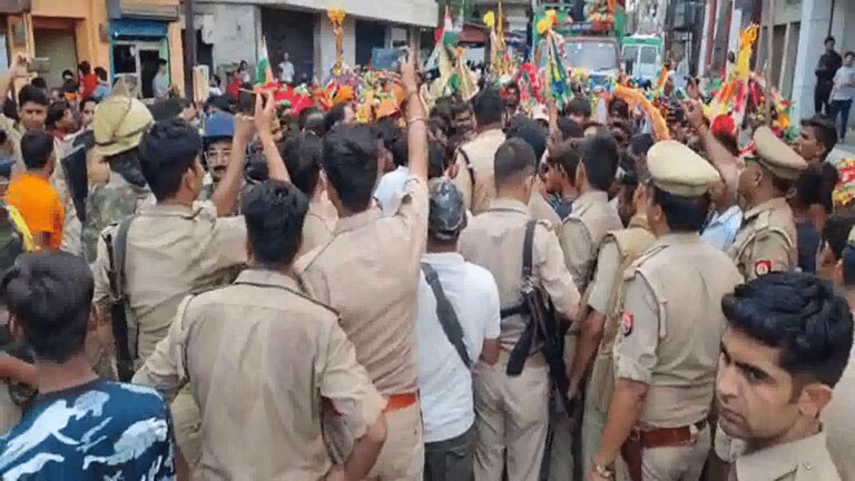 संभल: कावंड़ियों पर फेंका गया थूक या पानी? जमकर मचा बवाल, पुलिस ने लिया ये एक्शन UP Tak