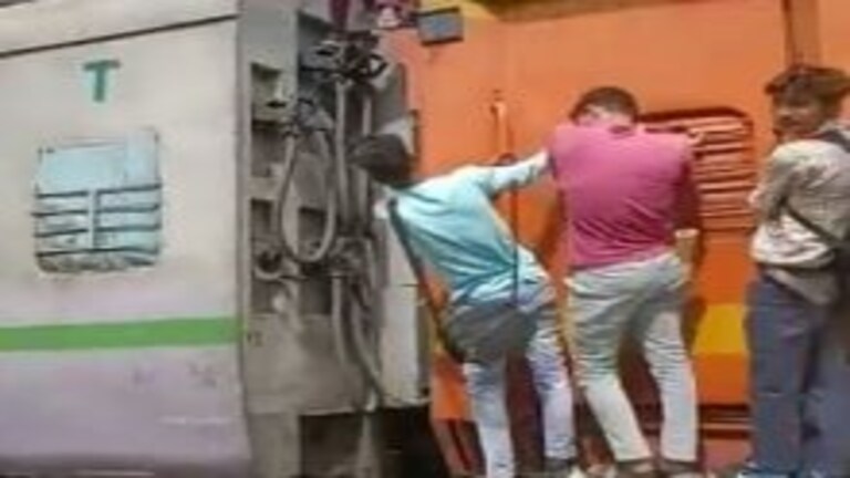 यात्रा जान की कीमत पर, बागपत में दिखा ऐसा ही नजारा, सोशल मीडिया पर वीडियो हो रहा वायरल UP Tak