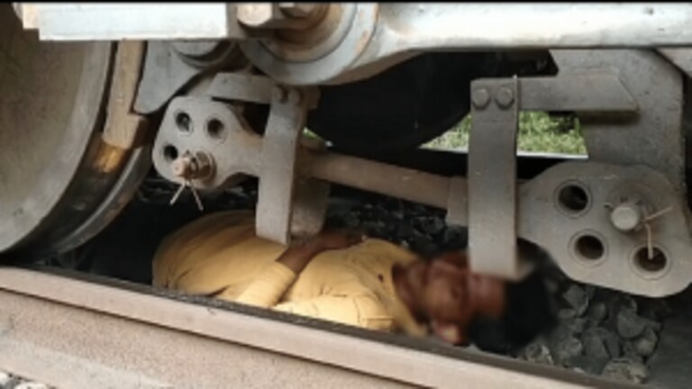 खुदकुशी करने के लिए पटरी पर लेट गया युवक, ऊपर से गुजर गई ट्रेन, यूं बची जान UP Tak