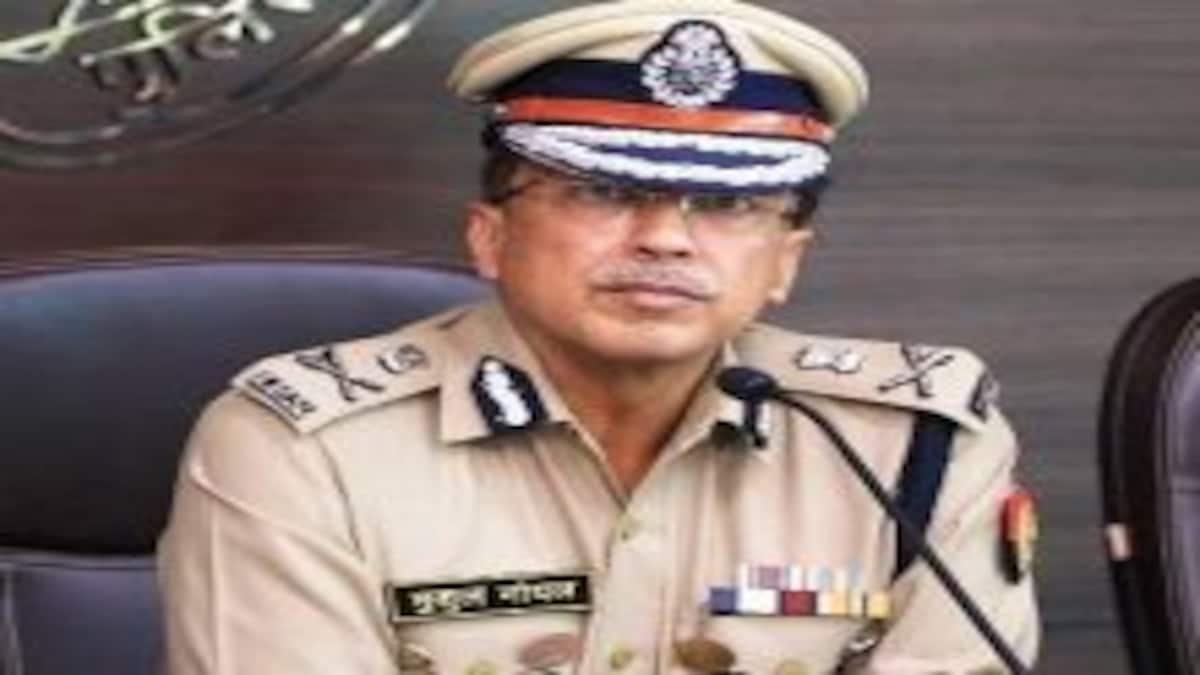 यूपी डीजीपी मुकुल गोयल को पद से हटाया गया, अब डीजी नागरिक सुरक्षा की मिली जिम्मेदारी UP Tak