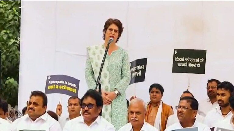 अग्निपथ: प्रियंका की युवाओं से अपील- ‘फर्जी राष्ट्रवादियों’ को पहचानिए, देश आपके साथ है’ UP Tak