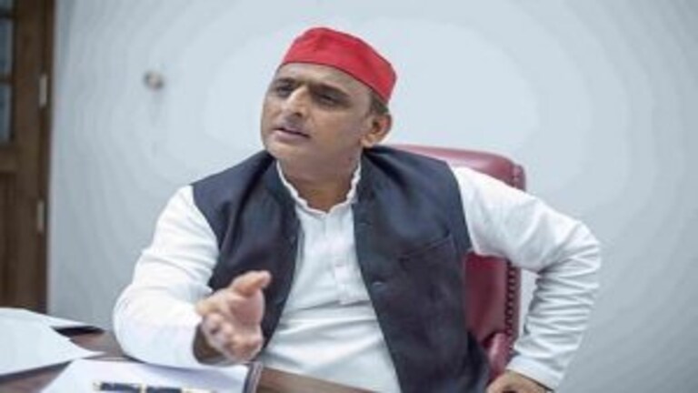 तस्वीर: लखीमपुर खीरी जा रहे अखिलेश लिए गए हिरासत में, बोले- ‘गृह राज्य मंत्री इस्तीफा दें’ UP Tak