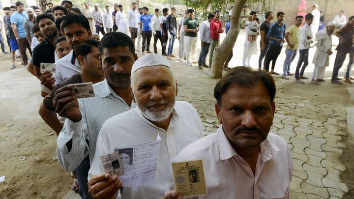 गोला उपचुनाव: भाजपा और सपा के बीच लड़ाई में कौन मारेगा बाजी? जानिए सियासी समीकरण UP Tak