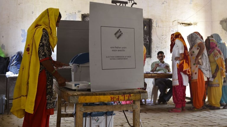 गोरखपुर निकाय चुनाव: वोटिंग से पहले जानिए किस सीट पर कितने उम्मीदवार, पुराना इतिहास UP Tak