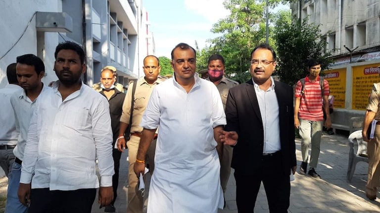 आजम खान के बेटे अब्दुल्ला आजम पर दो पासपोर्ट मामले में आरोप तय UP Tak