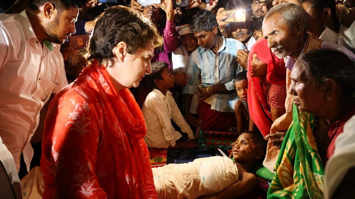 अमेठी: कच्ची दीवार में दबकर 3 बच्चों की हुई थी मौत, पीड़ित परिवार के घर पहुंचीं प्रियंका UP Tak