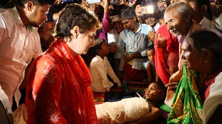 अमेठी: कच्ची दीवार में दबकर 3 बच्चों की हुई थी मौत, पीड़ित परिवार के घर पहुंचीं प्रियंका UP Tak