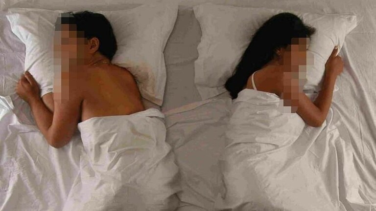 अलीगढ़ का अजब वाकया, शख्स ने कहा- पत्नी नहाती नहीं है, बदबू आती है, मुझे चाहिए तलाक UP Tak